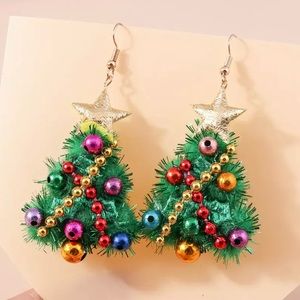 NEW Christmas 🎄 Tree Earrings